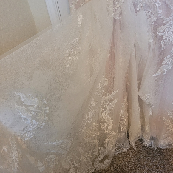 Stella York Wedding Dress - Picture 8 of 13